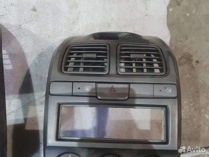 Центральная консоль Hyundai Accent