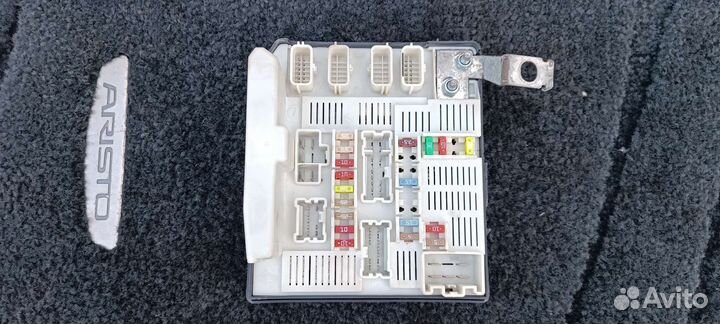 Блок предохранителей подкапотный Рено Меган 2