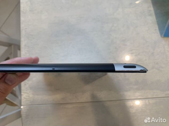 iPad Wi-Fi + Cellular (3-го поколения)