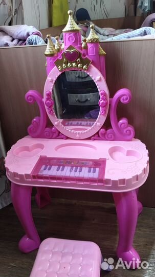 Детский туалетный столик