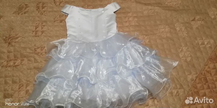Платья