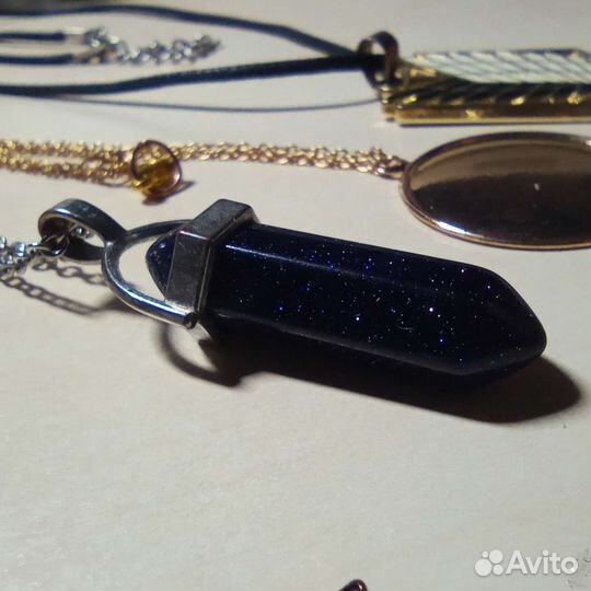 Брелки, кольца, серьги, брошки, значки, подвески