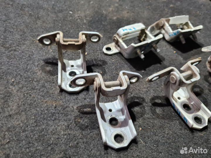 Петля двери Nissan Juke F15 1.6 DDT 2011