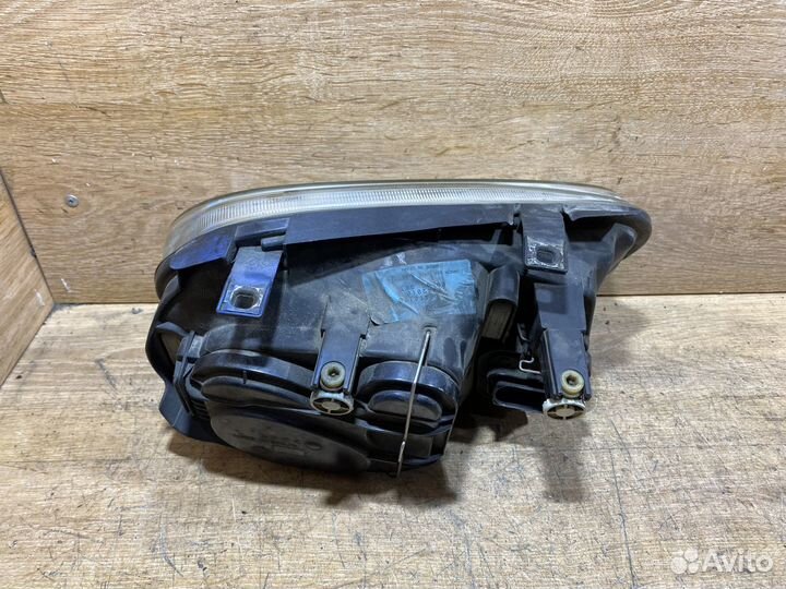 Фара передняя левая Volkswagen Golf 4 141819