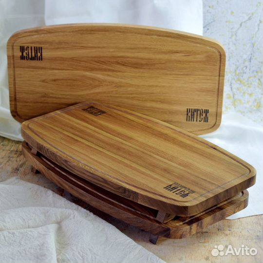 Деревянная сервировочная доска на ножках