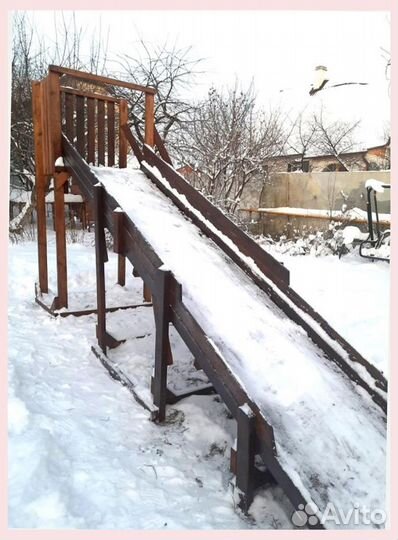 Зимняя заливная горка из дерева