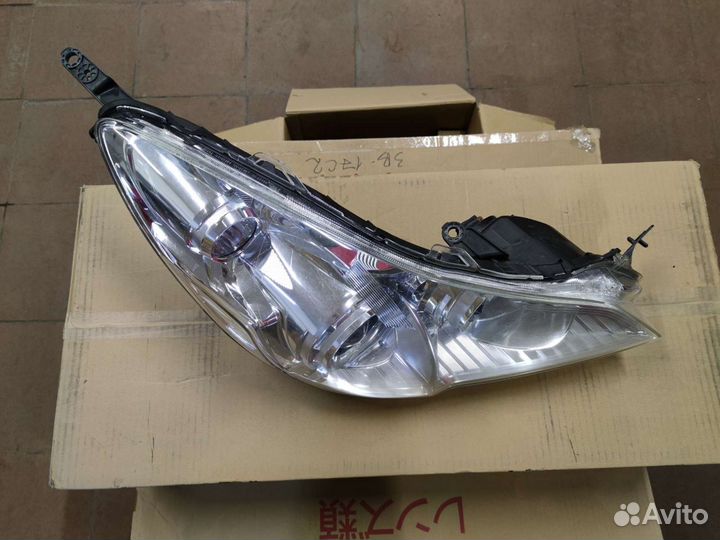 Фара правая Subaru Outback B14 ксенон износ 10