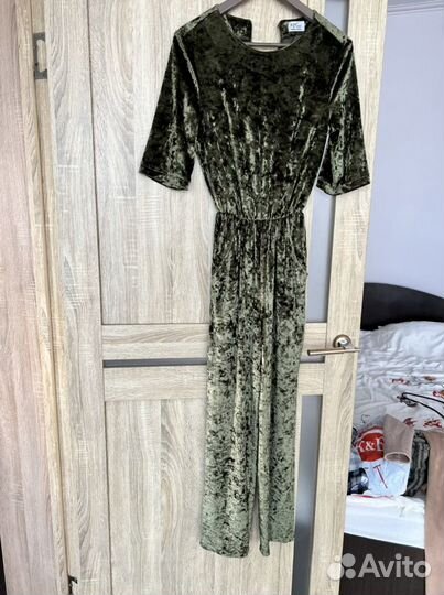 Велюровый комбинезон