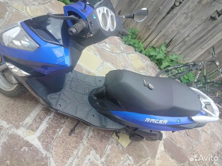 Продам скутер 150 кубов