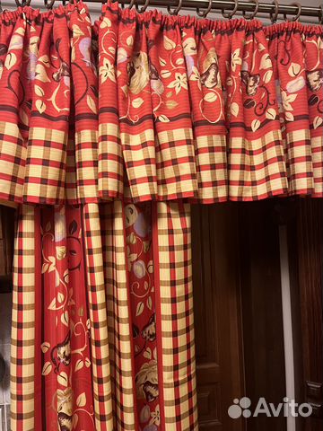 Шторы для кухни с ламбрекеном + отрез ткани