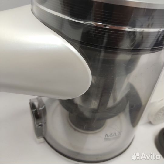 Вертикальный пылесос Starwind SCH9950