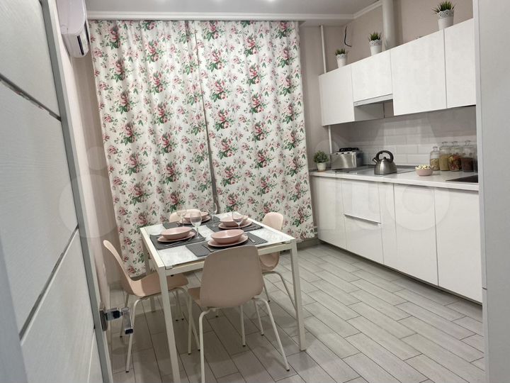 2-к. квартира, 50 м², 3/19 эт.