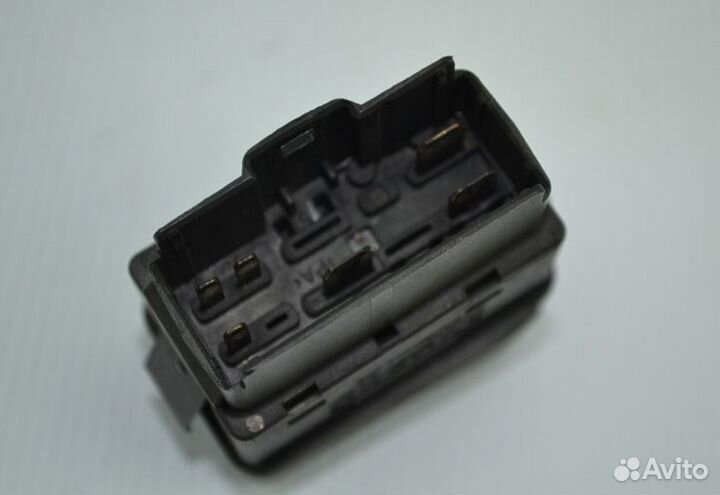 Кнопка аварийной сигнализации volvo FH12 1-seeria