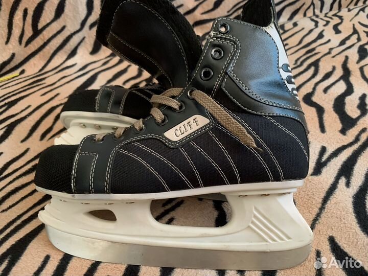 Коньки хоккейные