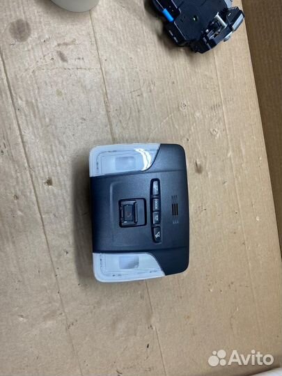 Передний потолочный плафон Corolla E210