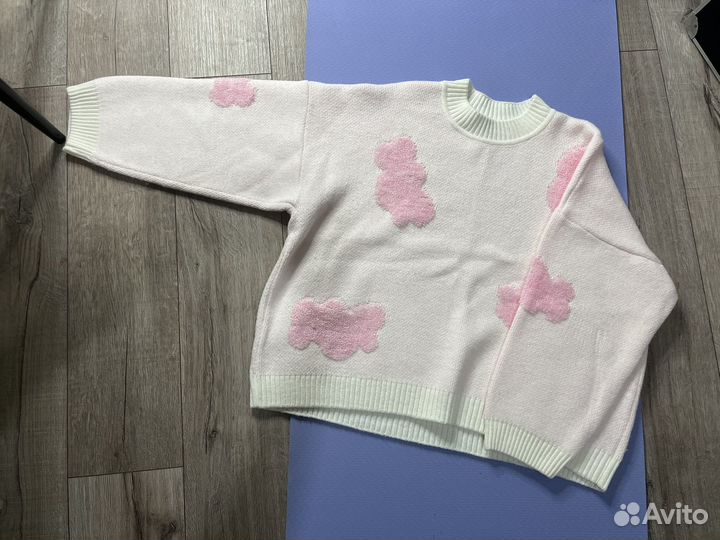 Свитер с облаками