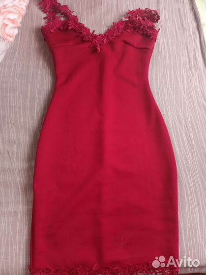 Красное платье