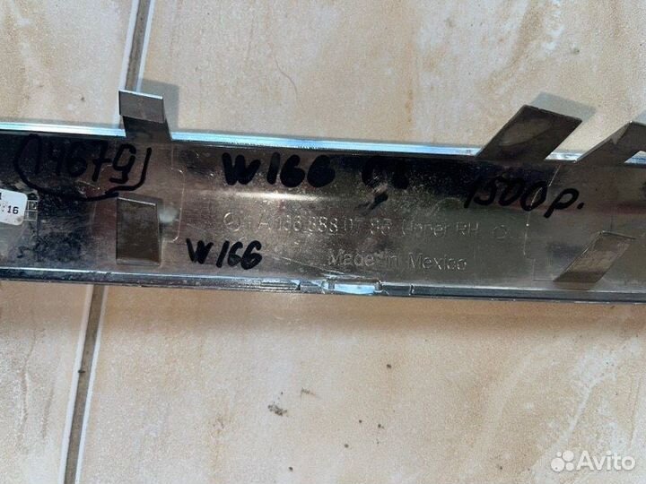 Накладка решетки радиатора правая Mercedes W 166