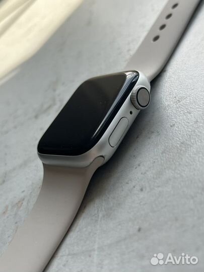 Apple Watch series 4 40 mm silver aluminum case