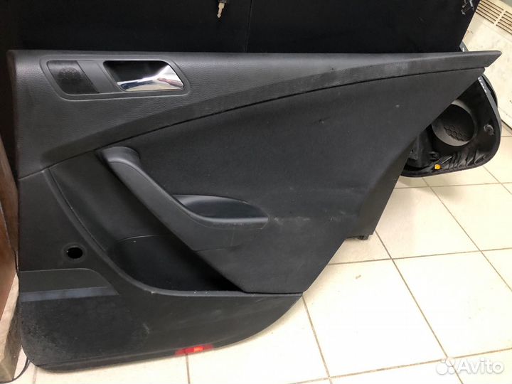 Обшивка двери задняя правая Volkswagen Passat B6