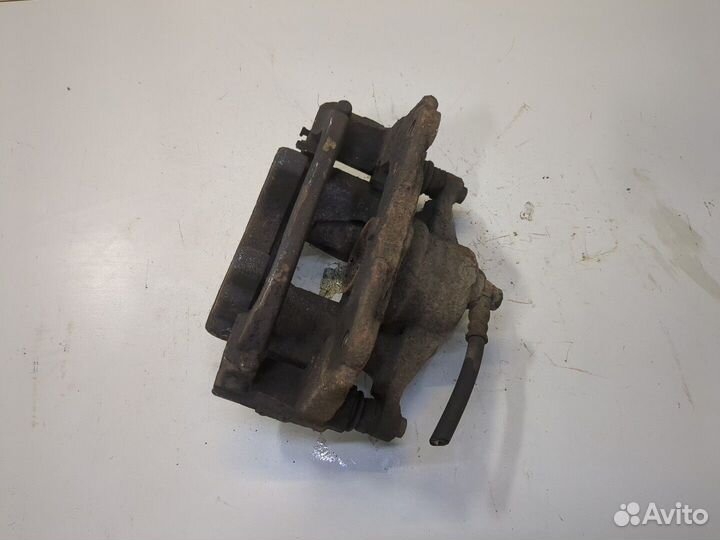 Суппорт Toyota Avensis 3, 2016