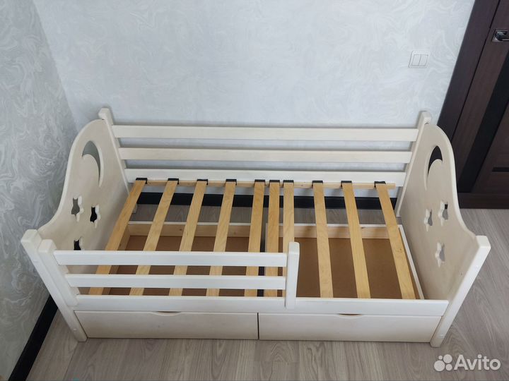 Кровать из натурального дерева 150 80