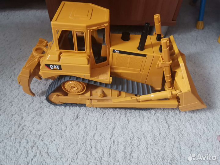Бульдозер игрушка