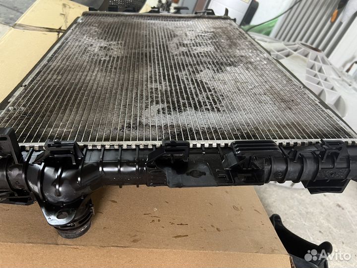 Радиатор охлаждения Вольво хс60 31368361