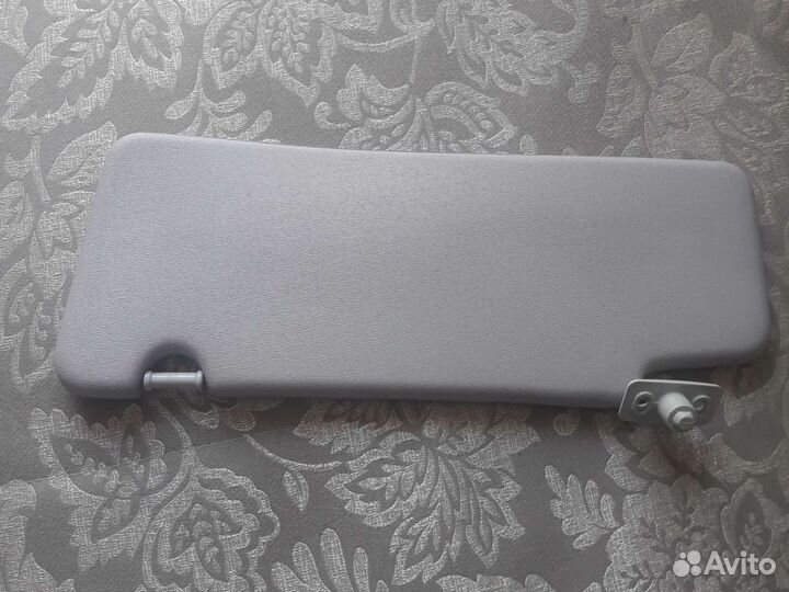 Солнцезащитный козырёк на LADA Priora