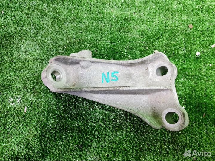 Кронштейн опоры двигателя правый Honda Civic 4D