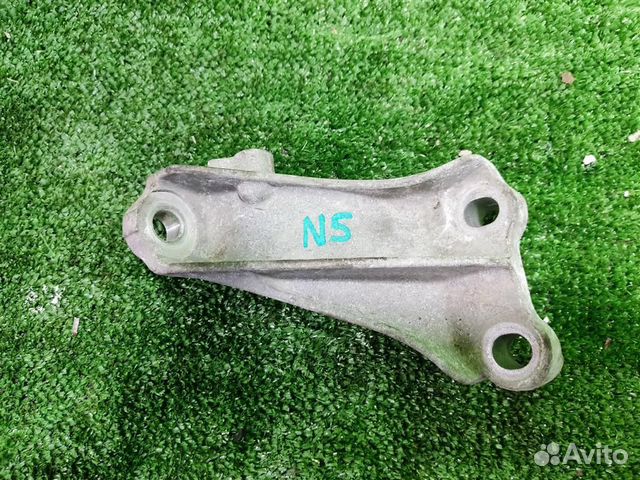 Кронштейн опоры двигателя правый Honda Civic 4D