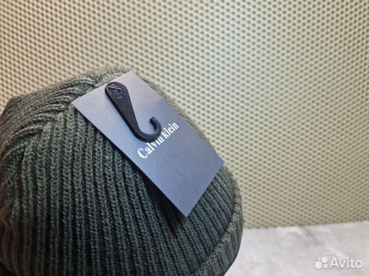 Шапка Calvin Klein зелёного цвета