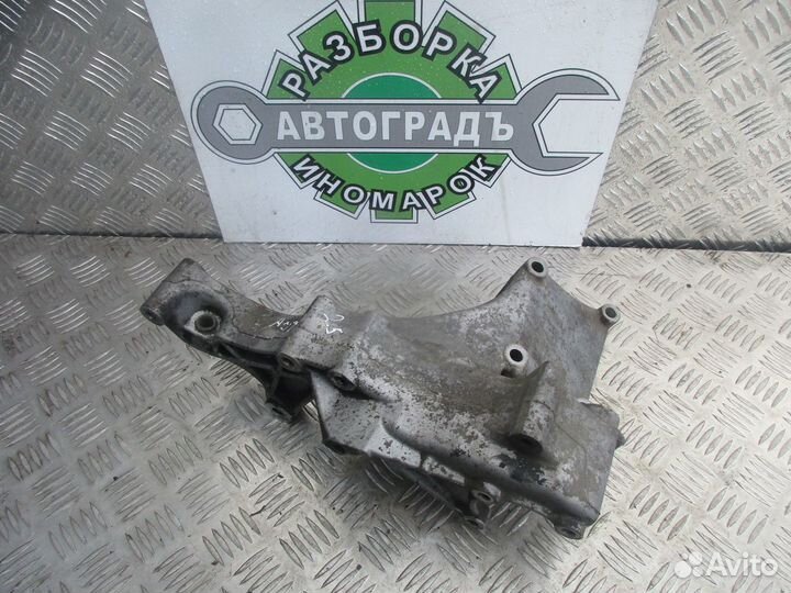 Кронштейн генератора Фольксваген Т4 2.5 AJT