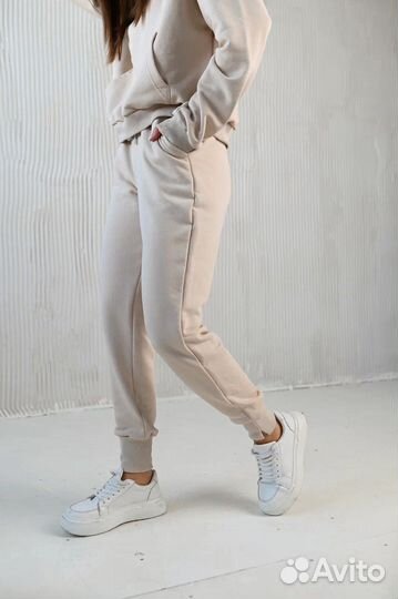 Спортивный костюм женский