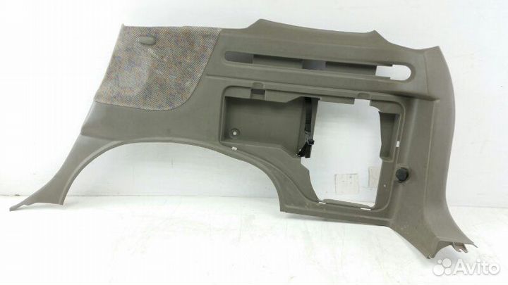 Обшивка багажника задняя правая Nissan R'nessa N30