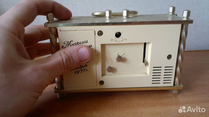 Часы-будильник 