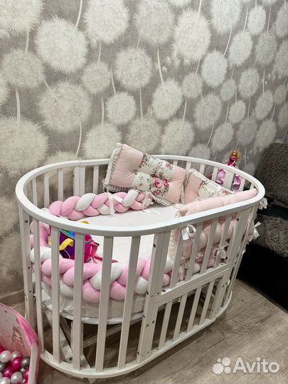 Кроватка для новорожденных с маятником