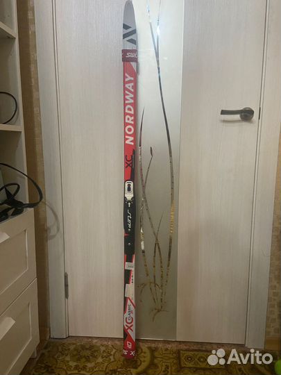 Лыжные ботинки, лыжи и палки