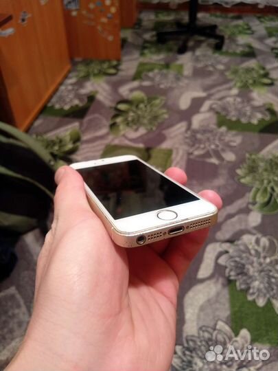 iPhone SE, 32 ГБ