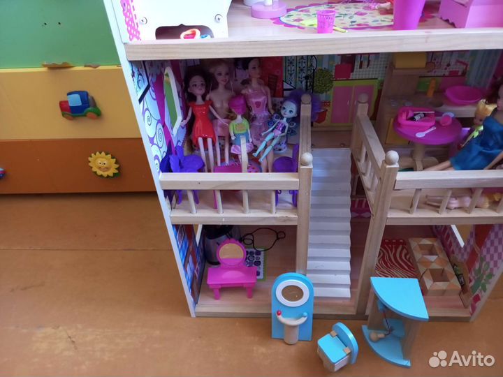 Большой кукольный домик для барби