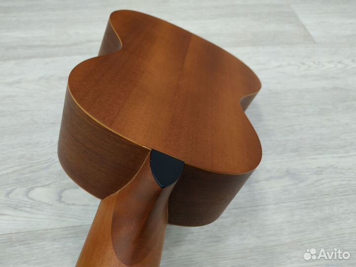 Гиталеле новая LAG с чехлом