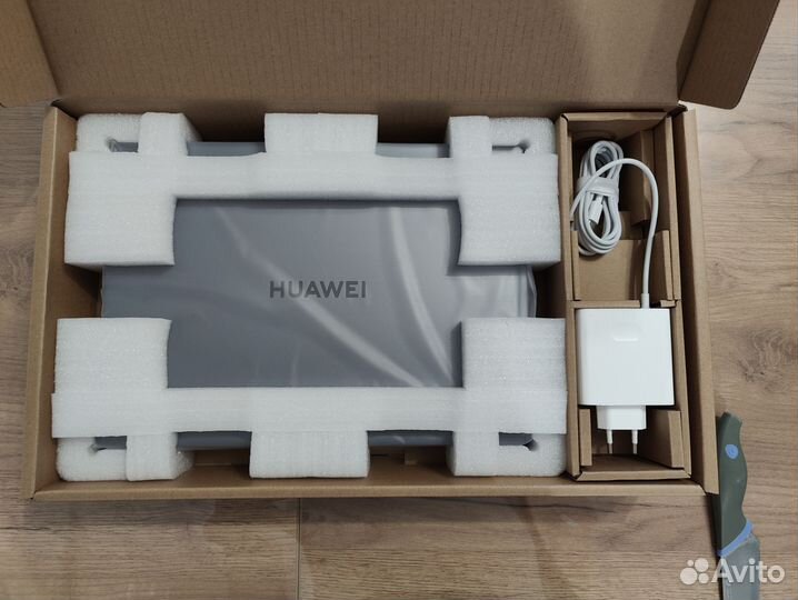 Huawei matebook d14 i3-1215u/8/256