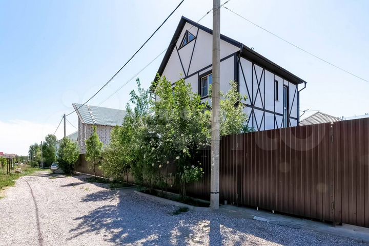 Дом 184 м² на участке 7,5 сот.