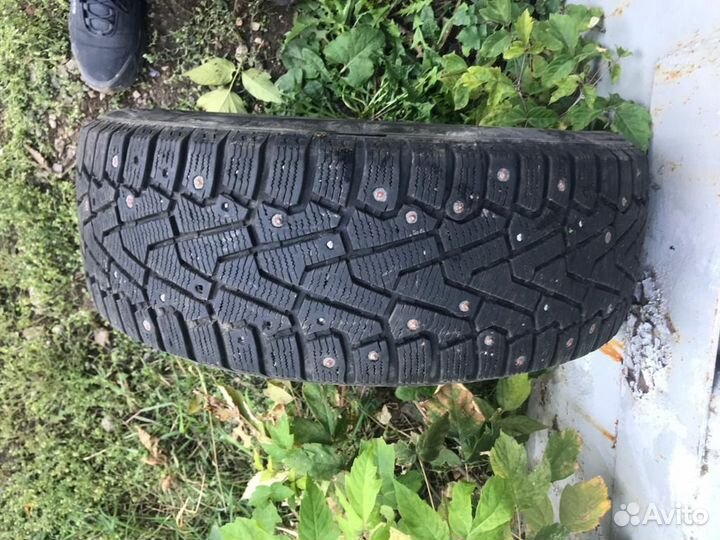 Pirelli Ice Zero 215/60 R16 99T