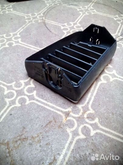 Левый дефлектор печки на Пассат Б 3