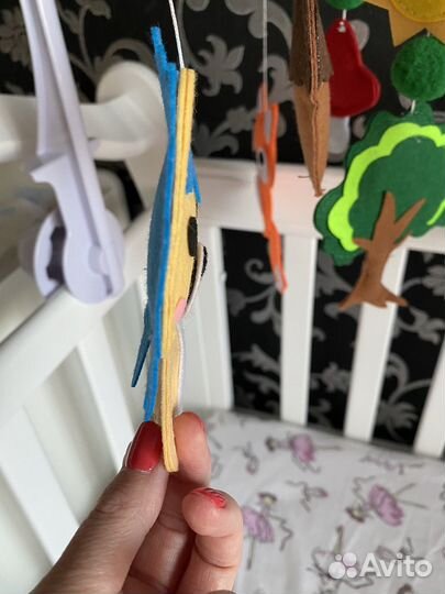 Мобиль с фетровыми игрушками