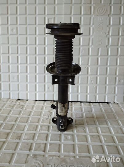 Стойка амортизатора Mercedes w204