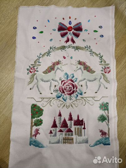 Вышивка нефоромленная единороги, дворец