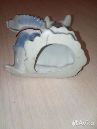 Фарфоровая статуэтка 