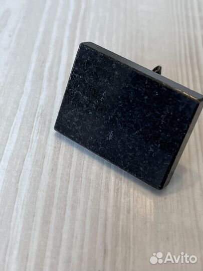 Тигренок из серебра на граните